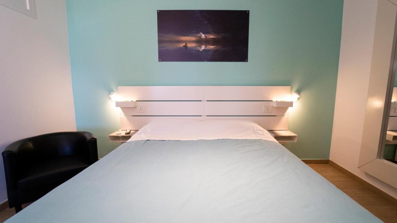 Bed and Breakfast La Palma Del Sol Барлетта Экстерьер фото